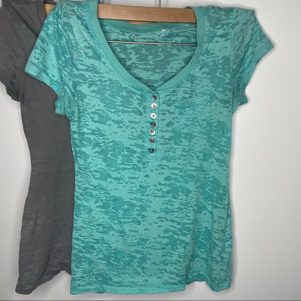 🎁 GUESS bundle t shirts - Picture 8 of 11